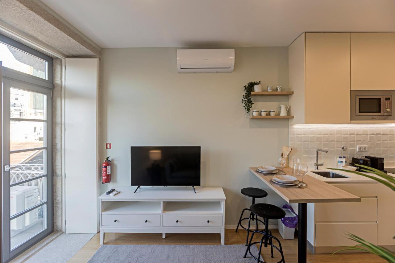 31 Janeiro 157 - Charming 1Br Flat W/ Ac & Balcony By Lovelystay ポルト エクステリア 写真